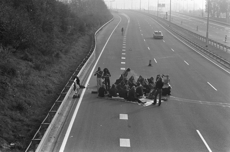 Illustration for article titled The Dutch rode horses on their highways during the 1970s oil crisis